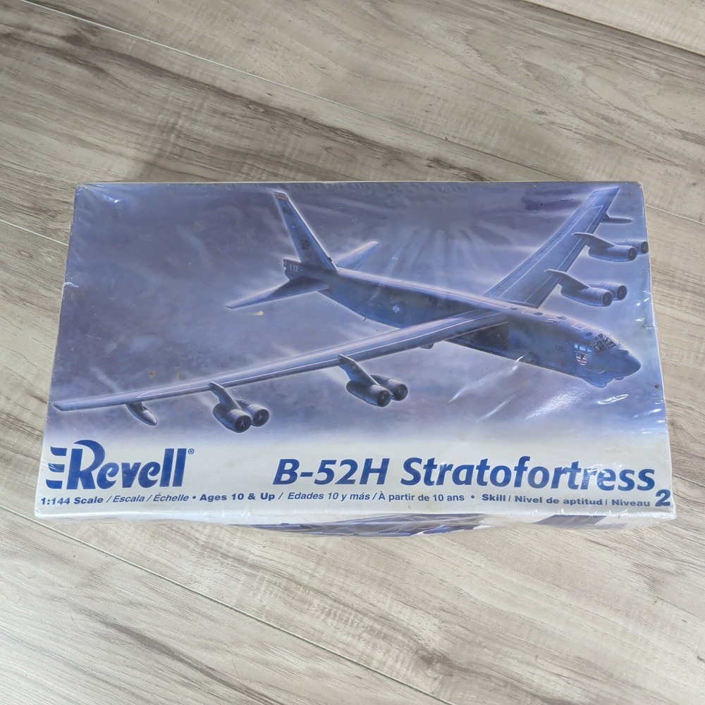 Revell B-52H Stratofortress Model Kit MISB 2006 1/144 Scale SEALED NEW ( READ)